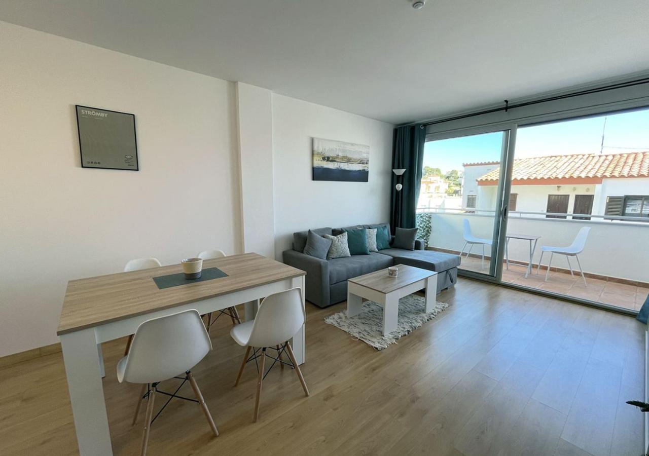2-Bedroom Brand New Apartment Steps From The Beach Llança Dış mekan fotoğraf
