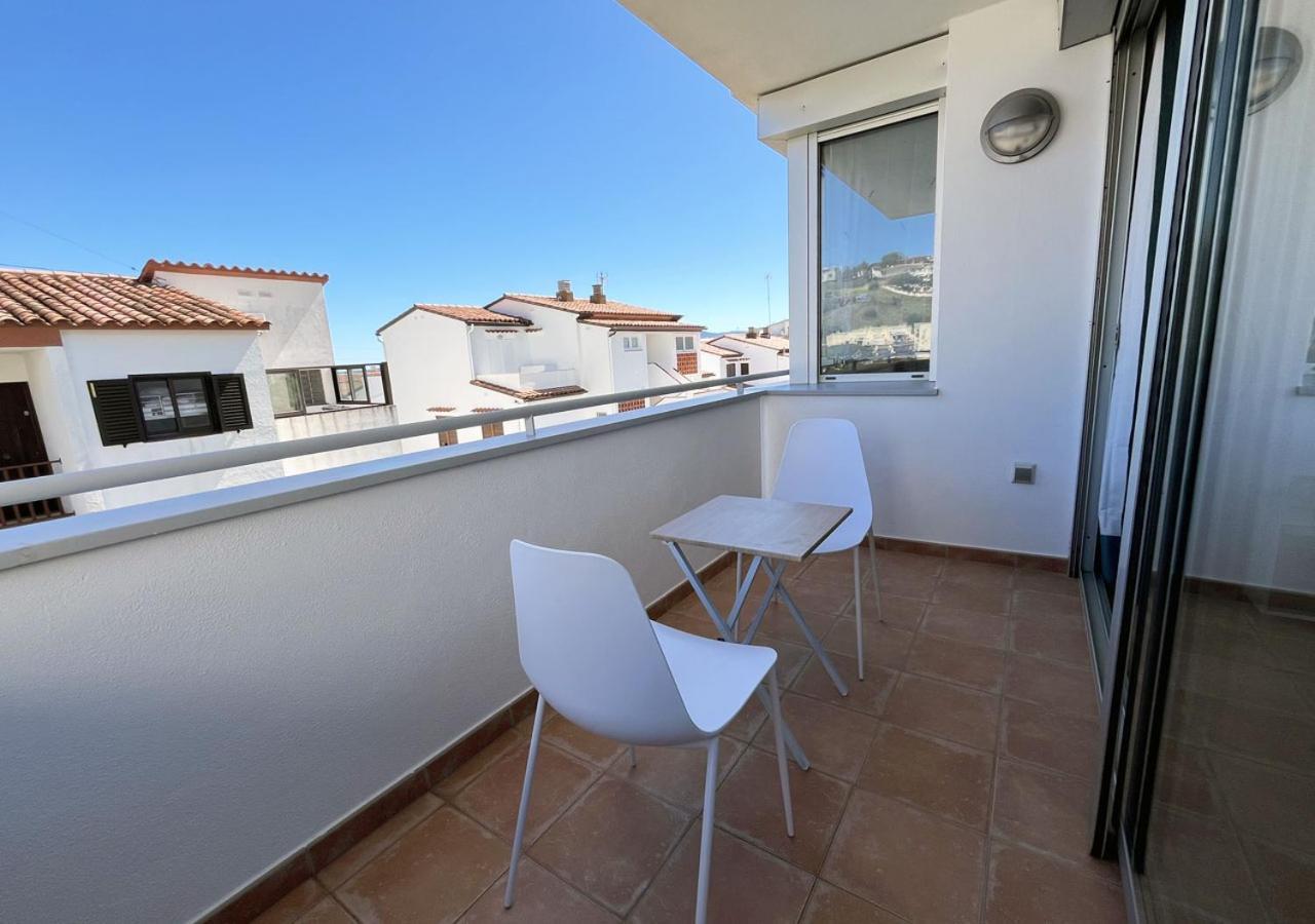 2-Bedroom Brand New Apartment Steps From The Beach Llança Dış mekan fotoğraf