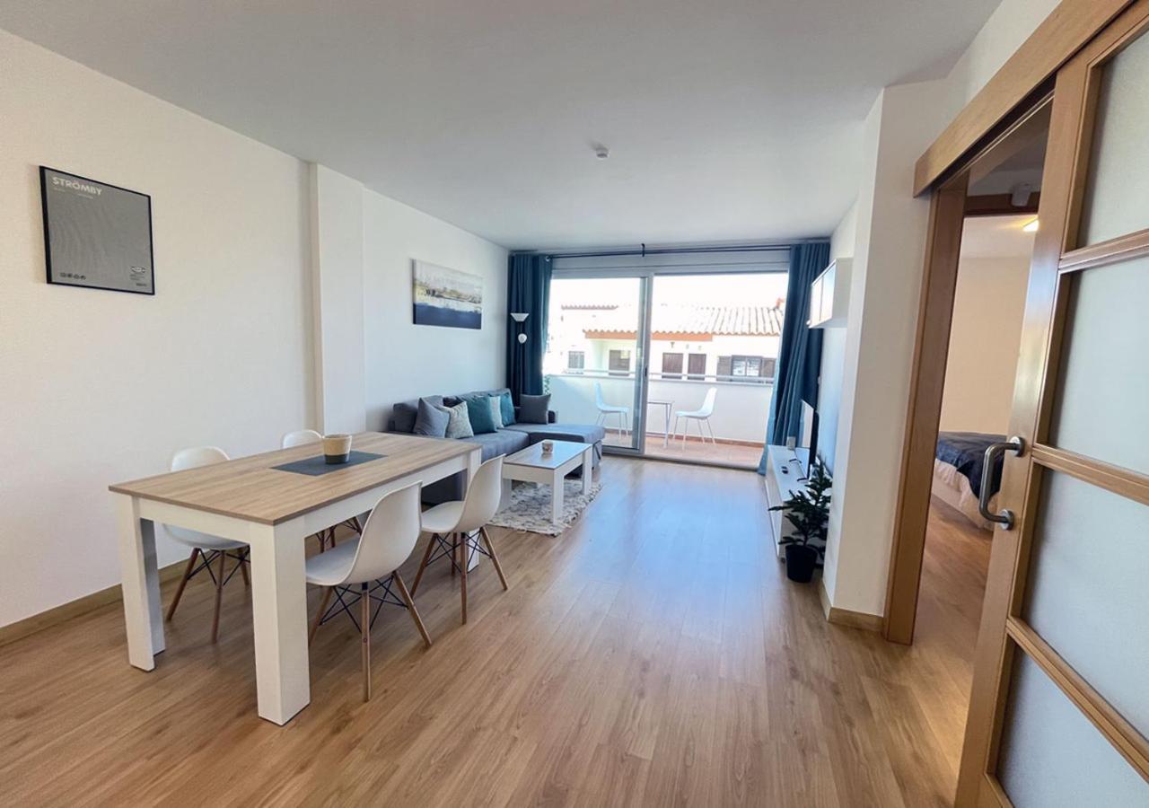 2-Bedroom Brand New Apartment Steps From The Beach Llança Dış mekan fotoğraf