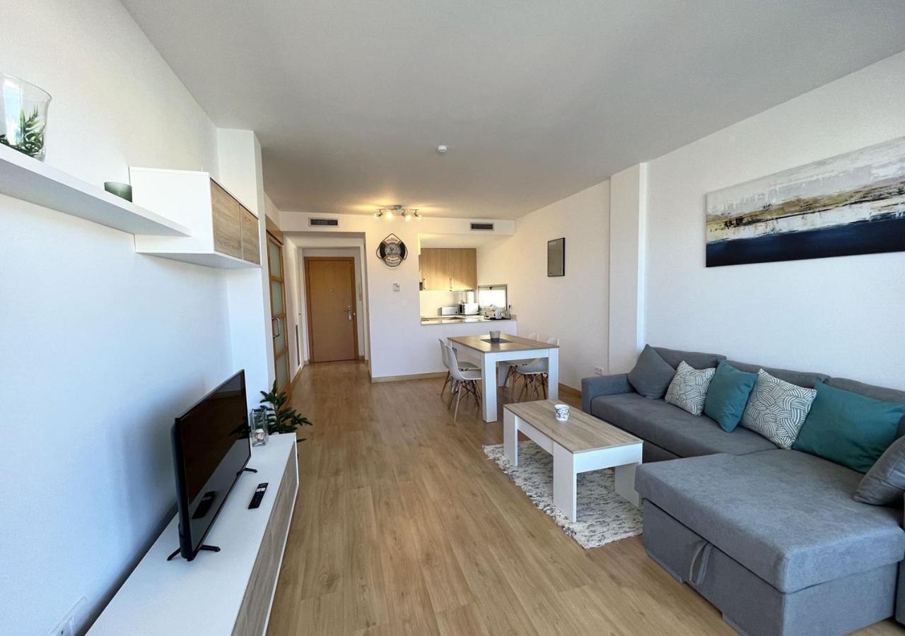 2-Bedroom Brand New Apartment Steps From The Beach Llança Dış mekan fotoğraf