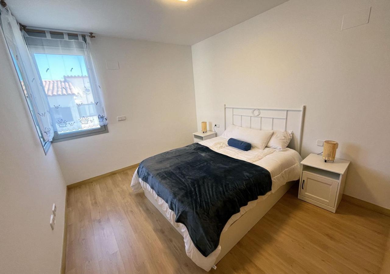 2-Bedroom Brand New Apartment Steps From The Beach Llança Dış mekan fotoğraf