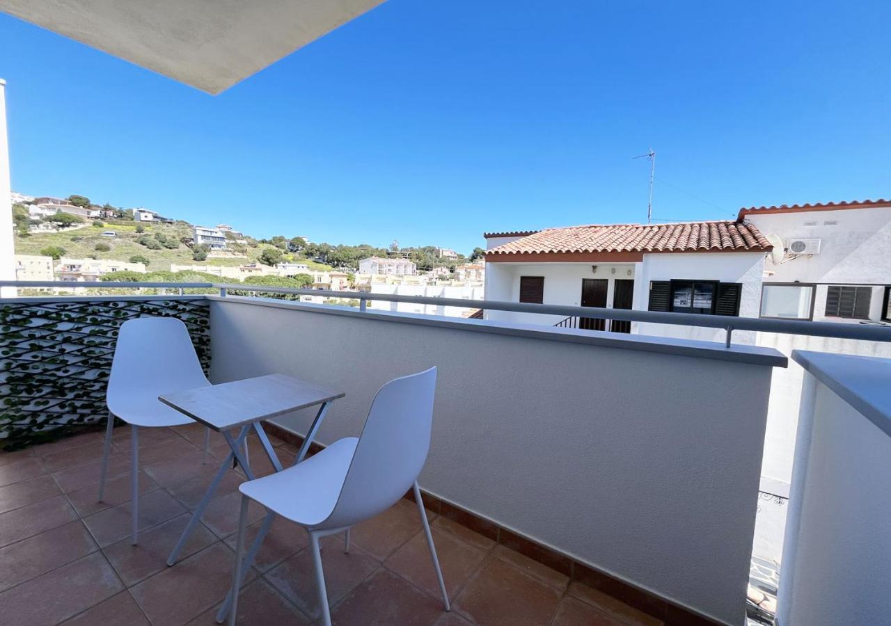 2-Bedroom Brand New Apartment Steps From The Beach Llança Dış mekan fotoğraf