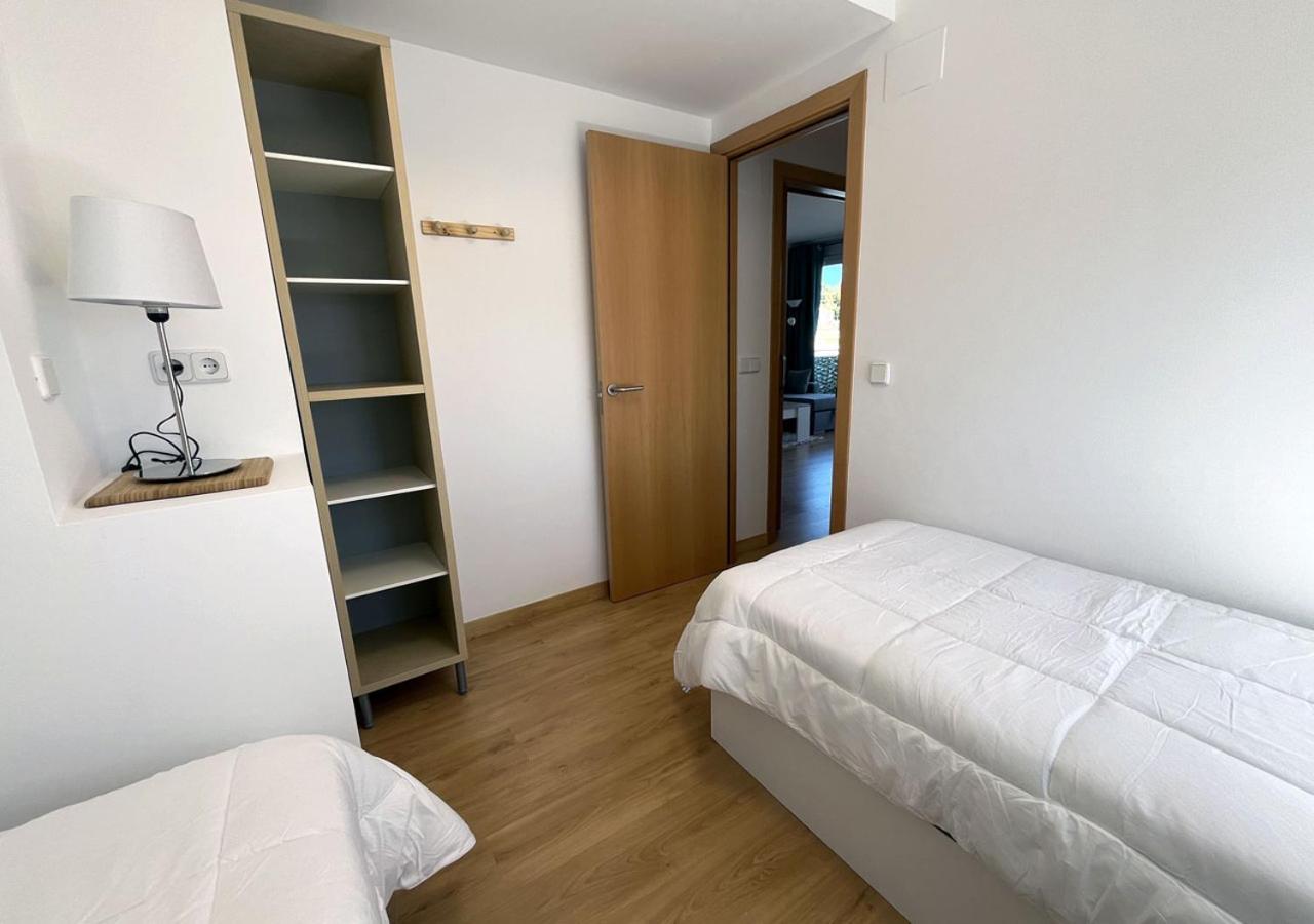 2-Bedroom Brand New Apartment Steps From The Beach Llança Dış mekan fotoğraf