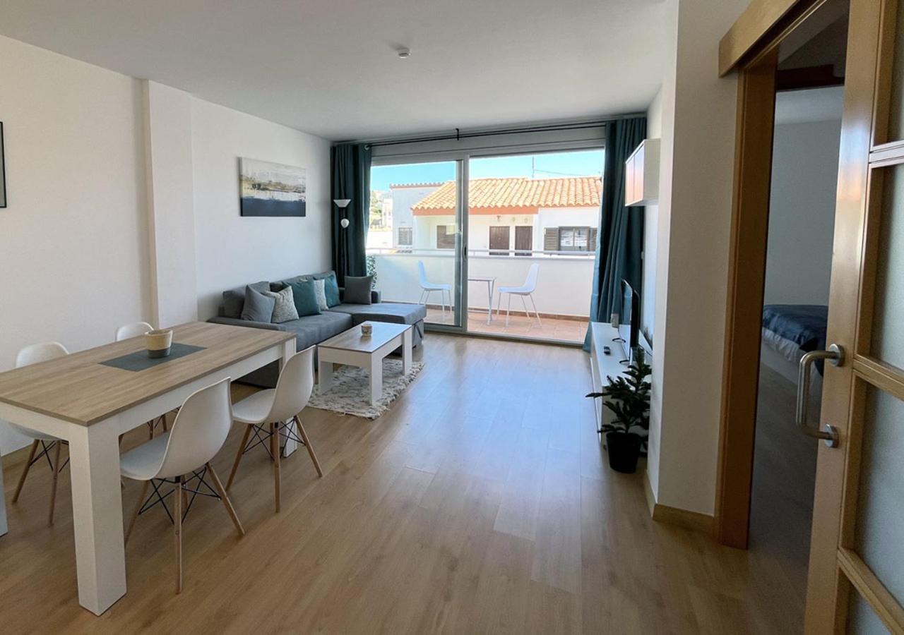 2-Bedroom Brand New Apartment Steps From The Beach Llança Dış mekan fotoğraf