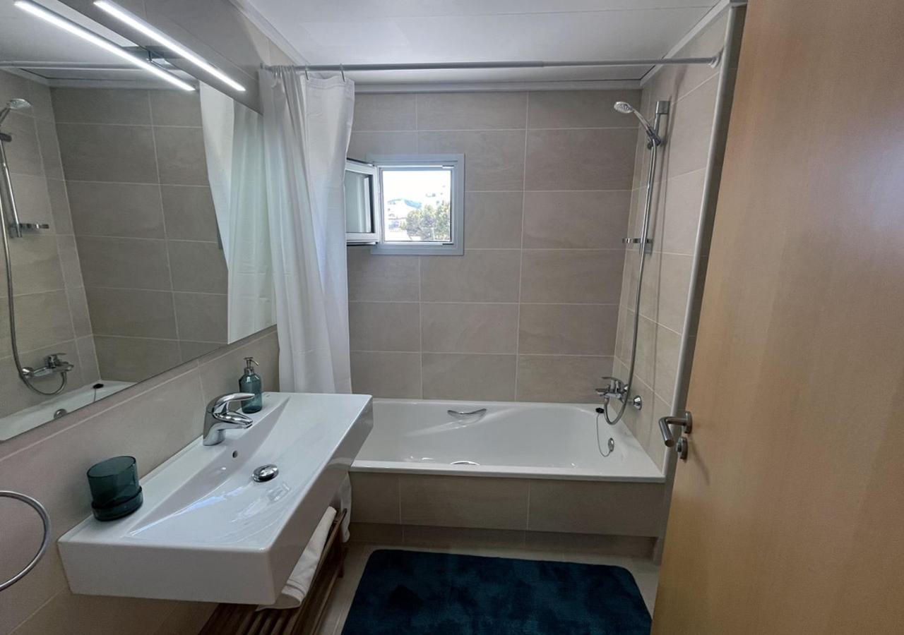 2-Bedroom Brand New Apartment Steps From The Beach Llança Dış mekan fotoğraf
