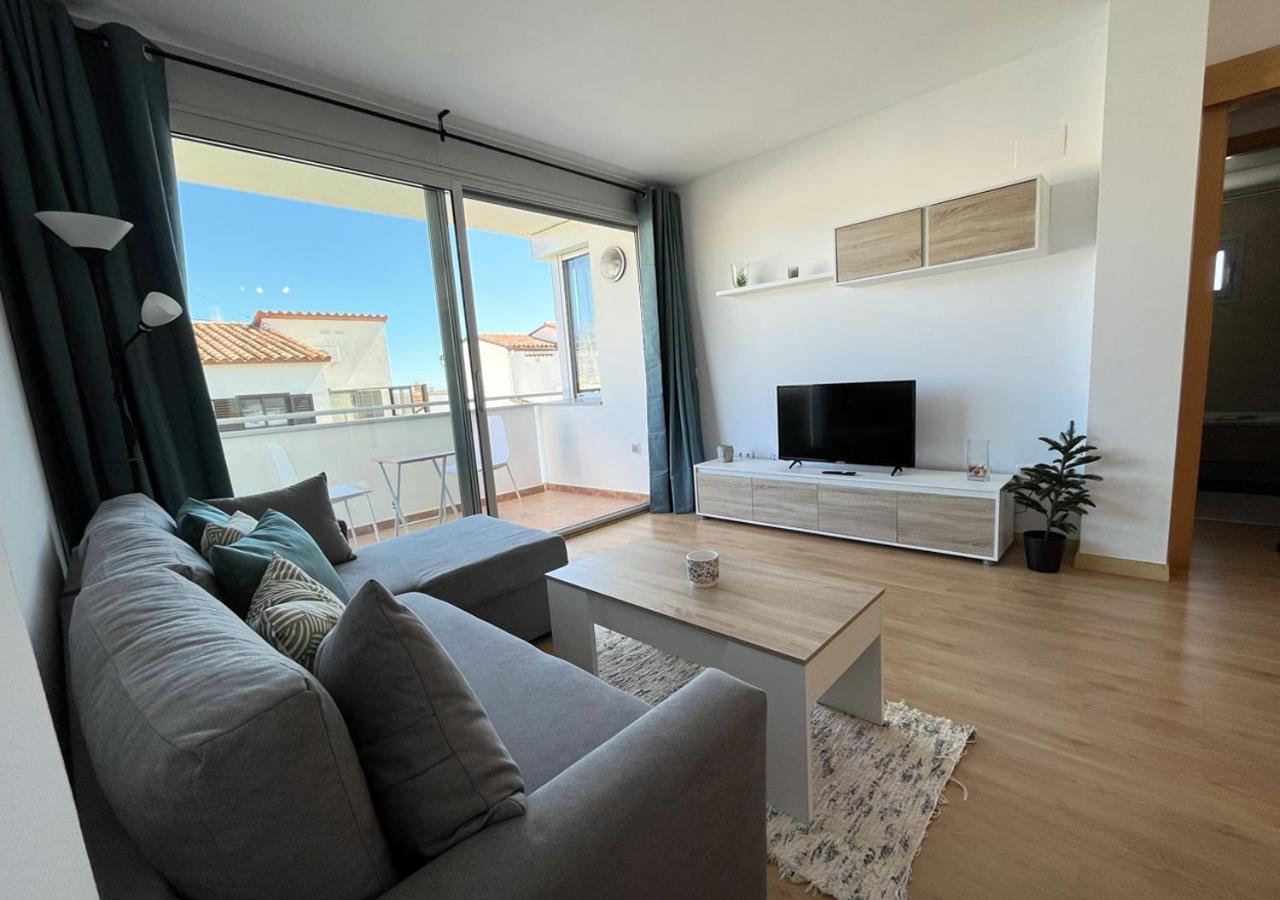 2-Bedroom Brand New Apartment Steps From The Beach Llança Dış mekan fotoğraf