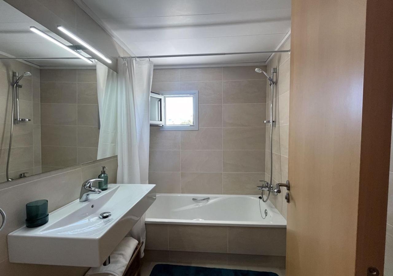 2-Bedroom Brand New Apartment Steps From The Beach Llança Dış mekan fotoğraf